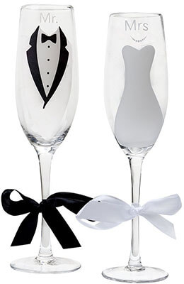 Gift Boutique Mr. and Mrs. Wedding Champagne Glasses